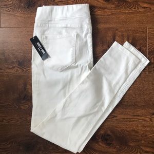 Agnes and Dora White Jegging NWT